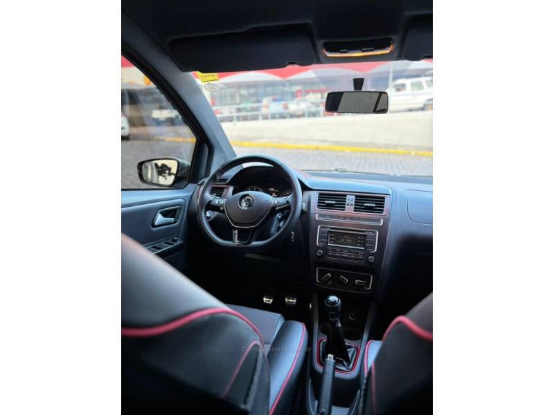 VOLKSWAGEN - FOX - 2015/2016 - Vermelha - R$ 57.900,00