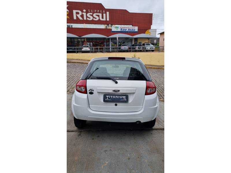 FORD - KA - 2010/2011 - Branca - R$ 23.900,00