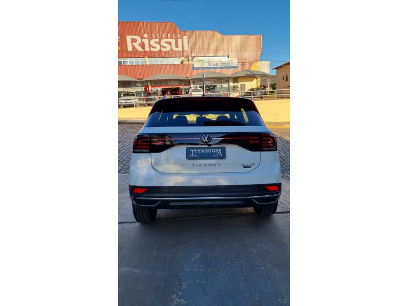 VOLKSWAGEN - T-CROSS - 2021/2022 - Branca - R$ 114.900,00