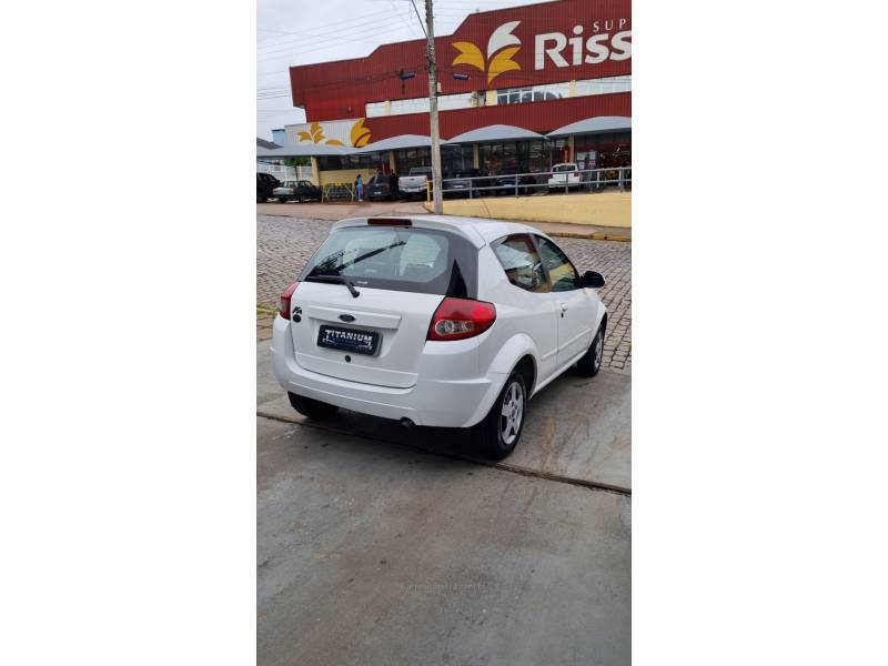 FORD - KA - 2010/2011 - Branca - R$ 23.900,00