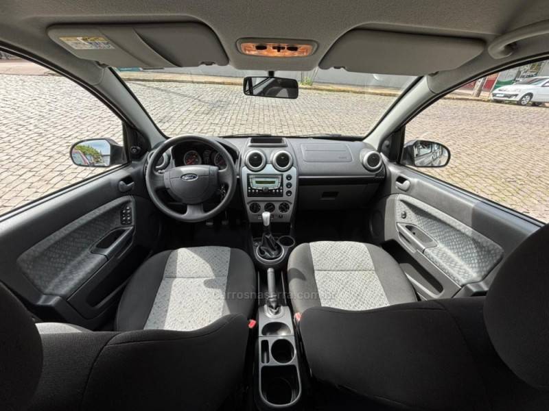 FORD - FIESTA - 2012/2013 - Prata - R$ 37.900,00
