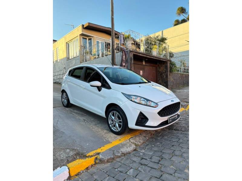 FORD - FIESTA - 2018/2018 - Branca - R$ 55.900,00